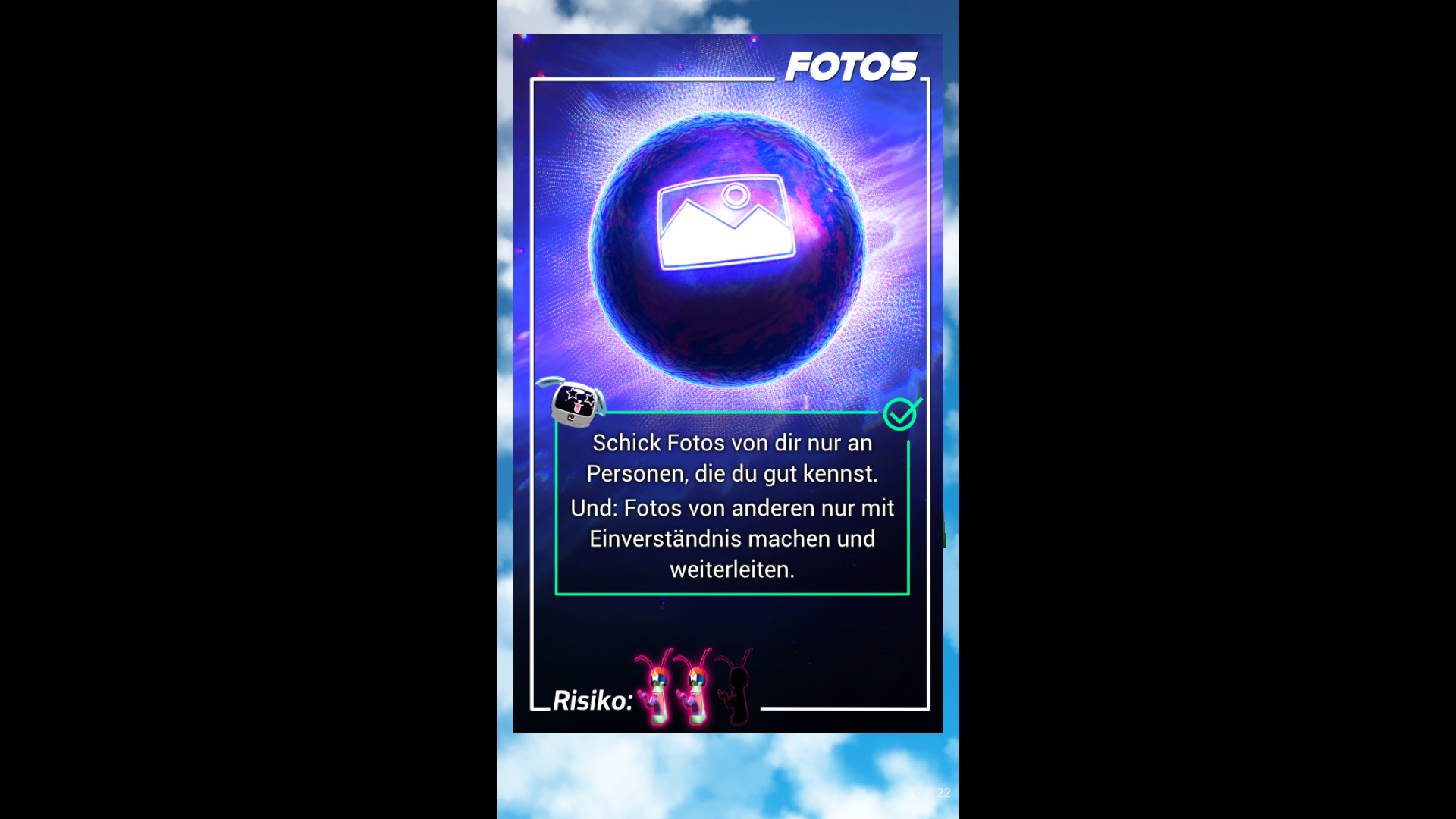 A screenshot of a data card. It gives the impression of a collectible card. It says in german: Photos: send photos of your self only to people you know well. Also: Only take photos of others if they have agreed to it. Risk-Level: 2 Cypherheads